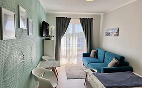 Pod Papugami - Komfortowe pokoje z widokiem na rzekę